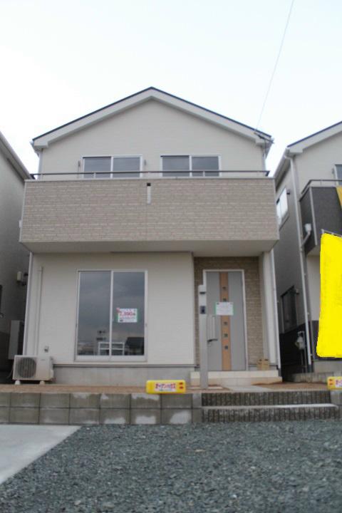Local appearance photo. 4 Building