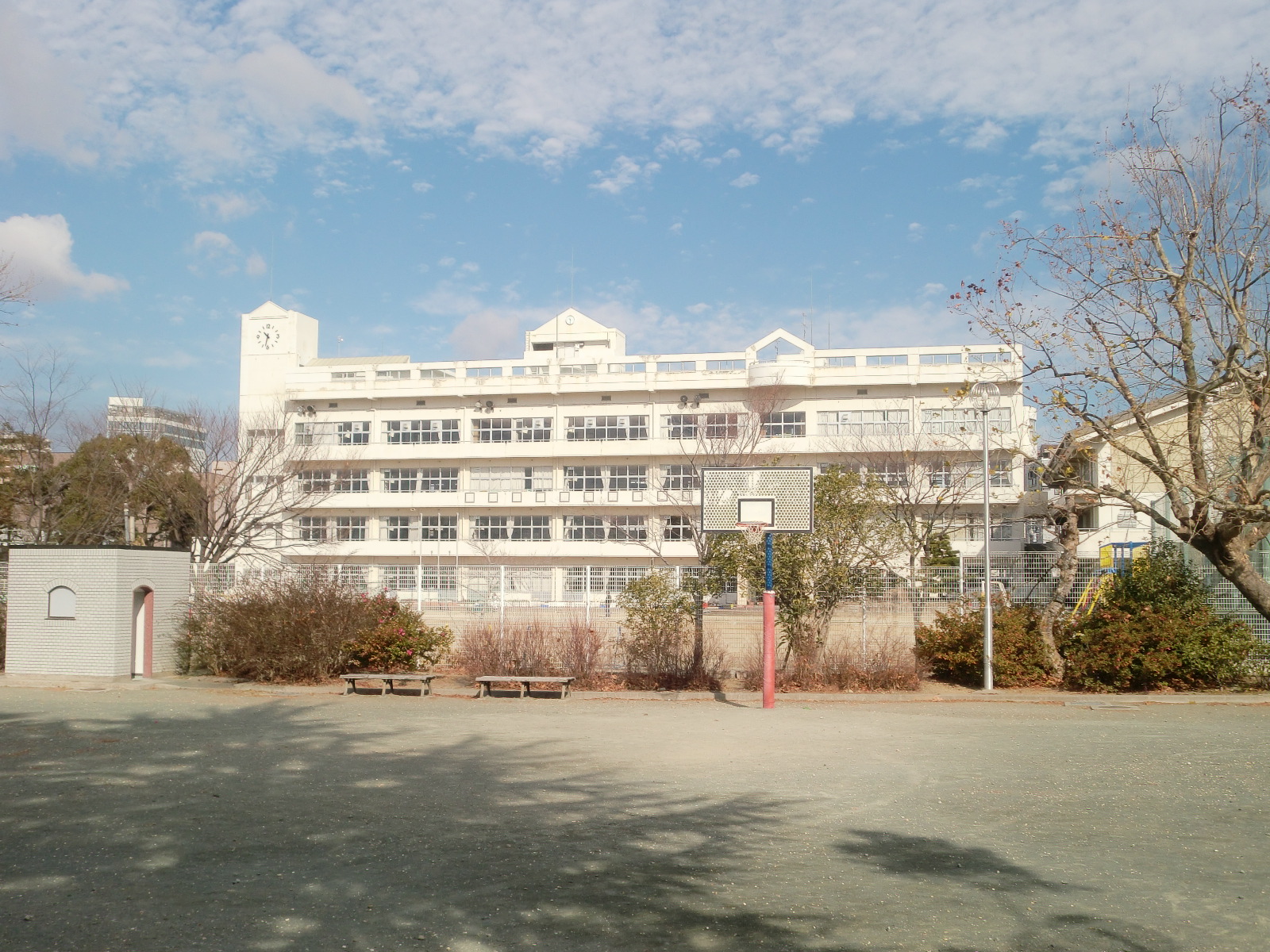 Primary school. 374m to Toyohashi Municipal Matsuyama Elementary School (elementary school)