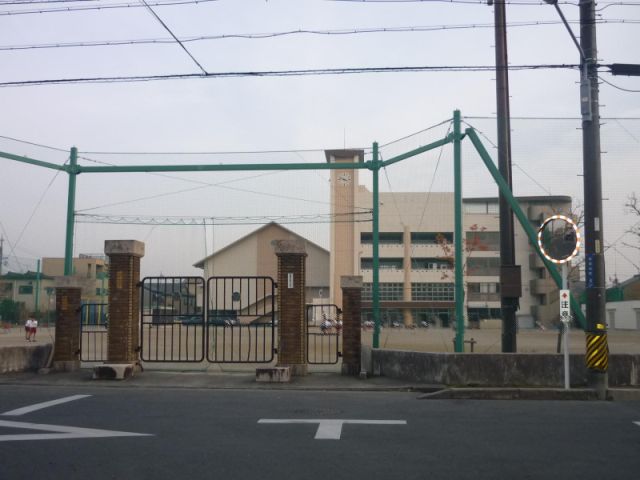 Primary school. 2100m until the Municipal Shinkawa elementary school (elementary school)