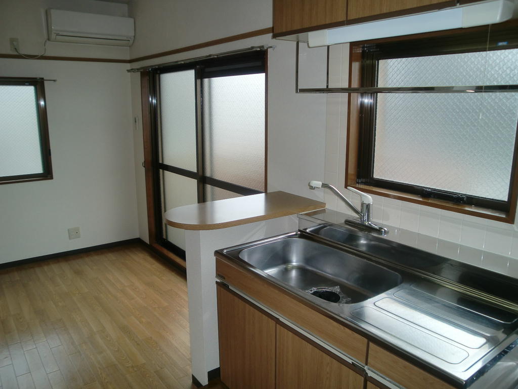 Kitchen. Counter to the sink next to