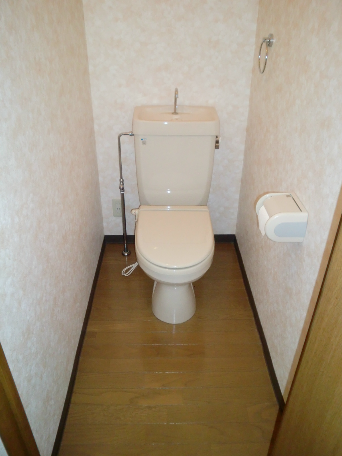 Toilet. Heating with toilet seat