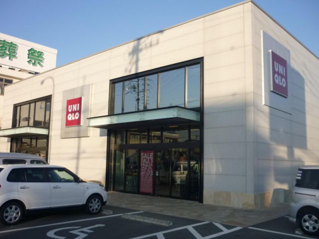 Convenience store. 570m to UNIQLO (convenience store)