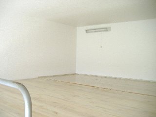 Kitchen. There is lighting in the loft.