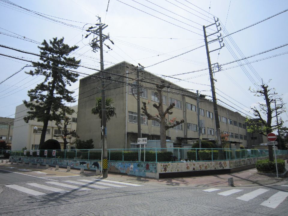 Primary school. 967m to Toyohashi TatsuSakae elementary school (elementary school)