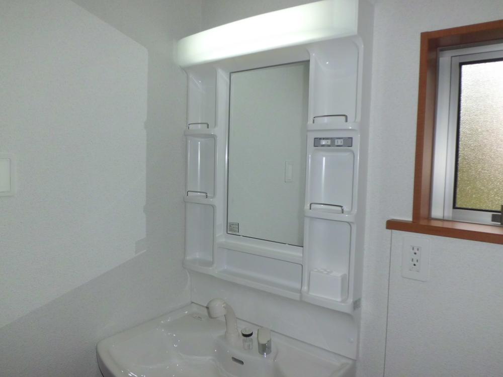 Wash basin, toilet