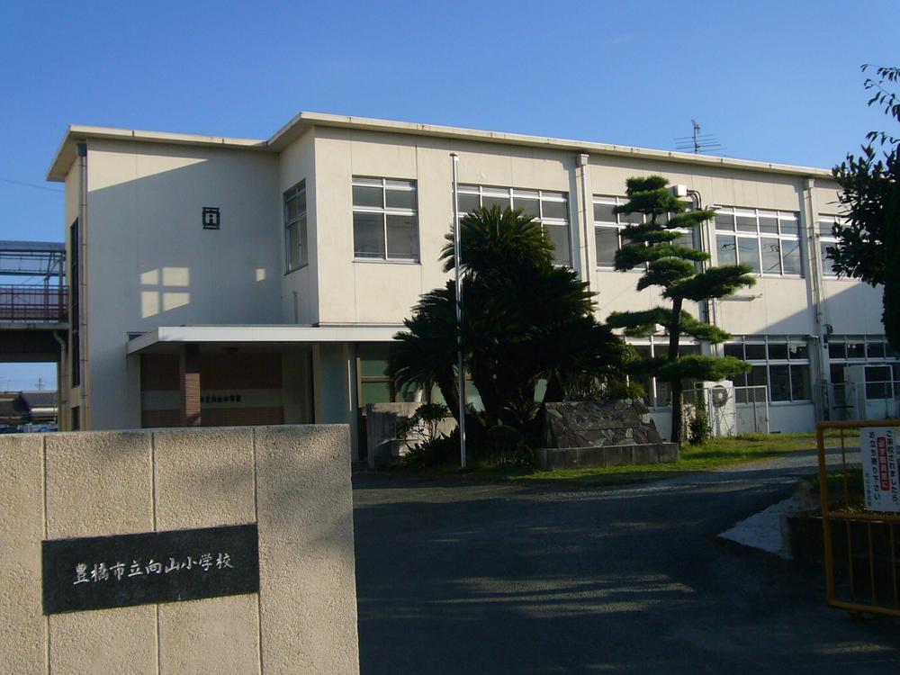 Primary school. 1382m to Toyohashi Municipal Mukaiyama Elementary School