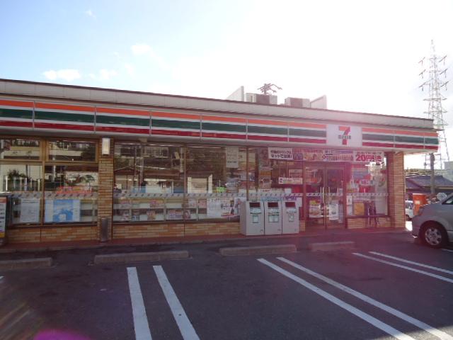 Convenience store. 870m to Seven-Eleven Toyohashi Tamenaka the town shop