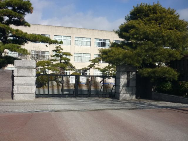 Primary school. Municipal Higashida up to elementary school (elementary school) 590m