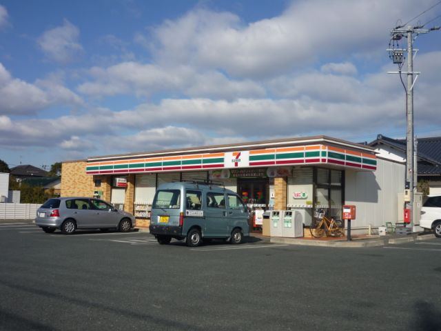 Convenience store. 980m to Seven-Eleven (convenience store)