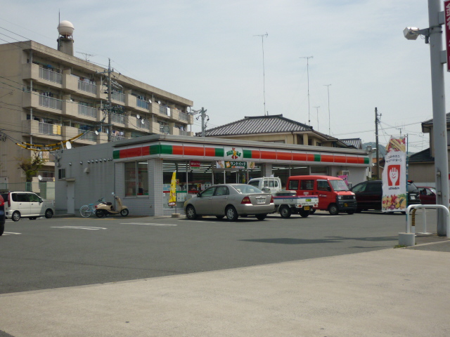 Convenience store. Thanks Toyohashi Higashimiyuki store up (convenience store) 689m