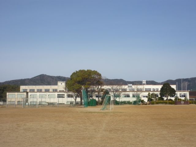 Junior high school. Municipal Futagawa until junior high school (junior high school) 3900m