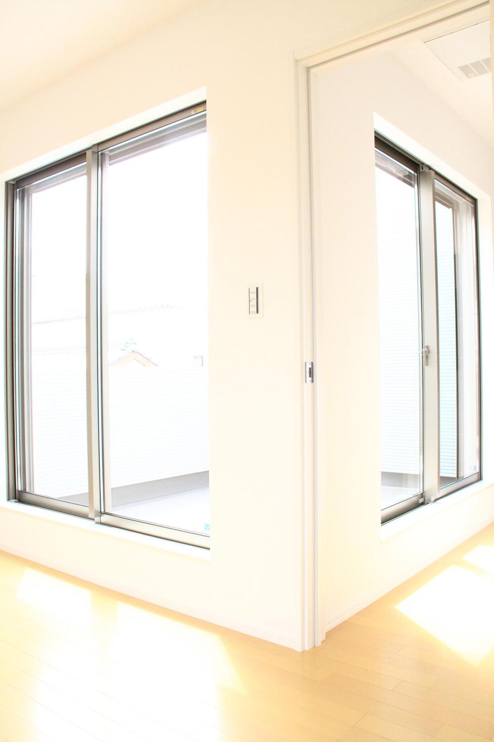 Balcony. 2F also window is large, Also the corridor also bright room.