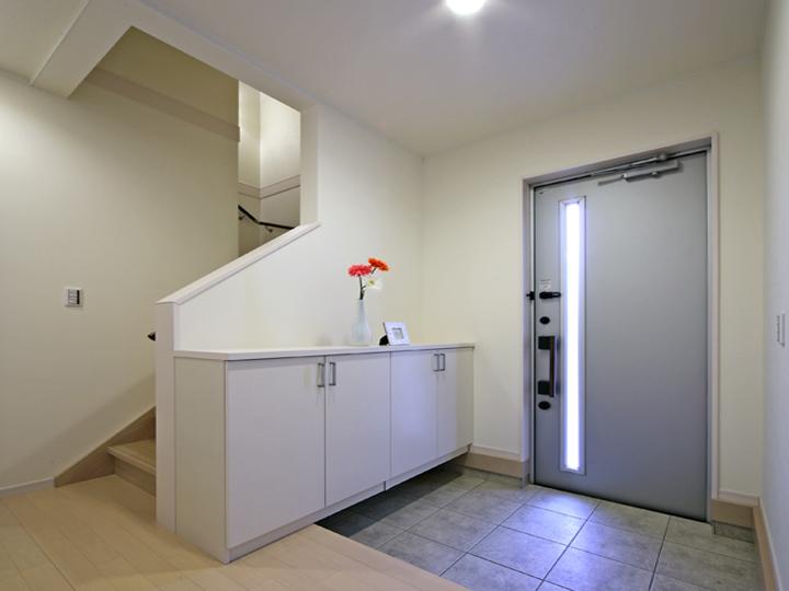 Entrance. Unfinished because, Same specifications Photos