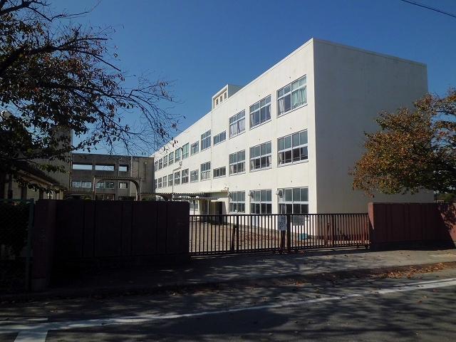Primary school. 976m to Toyohashi Municipal Tame Elementary School
