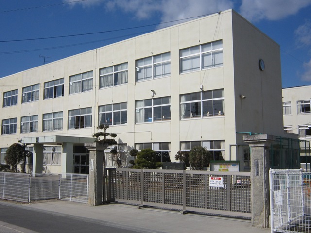 Primary school. 941m to Toyohashi Tatsuushi River Elementary School (elementary school)