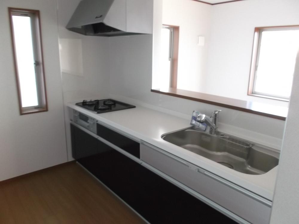 Kitchen.  ☆ Face-to-face kitchen ☆ Three-necked stove ☆ 