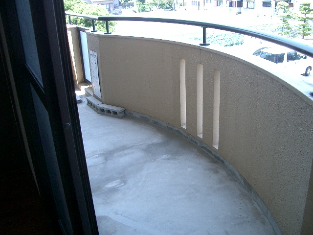 Balcony. Laundry is dried easy wide balcony! 