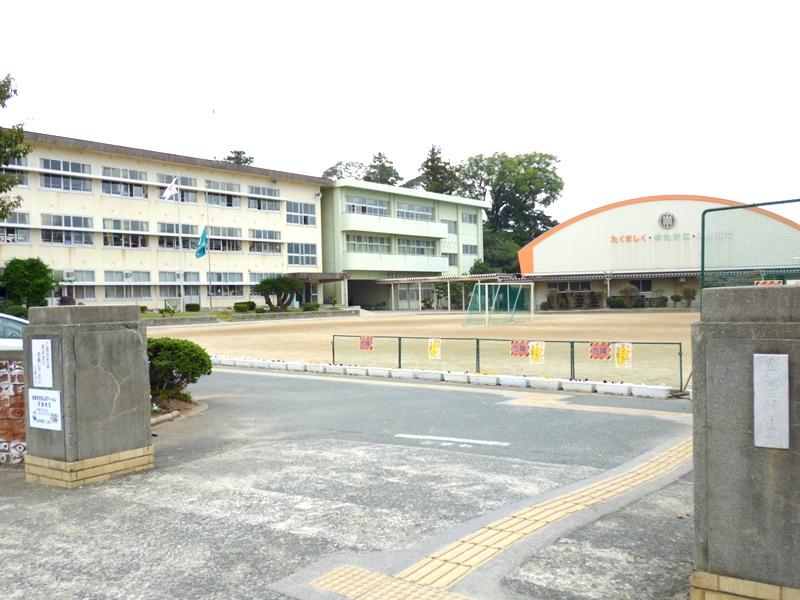 Primary school. Sanzogo until elementary school 470m