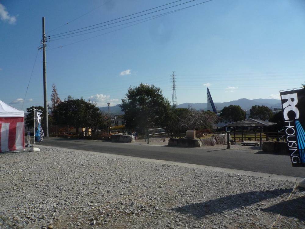 Local photos, including front road. Local (12 May 2013) Shooting