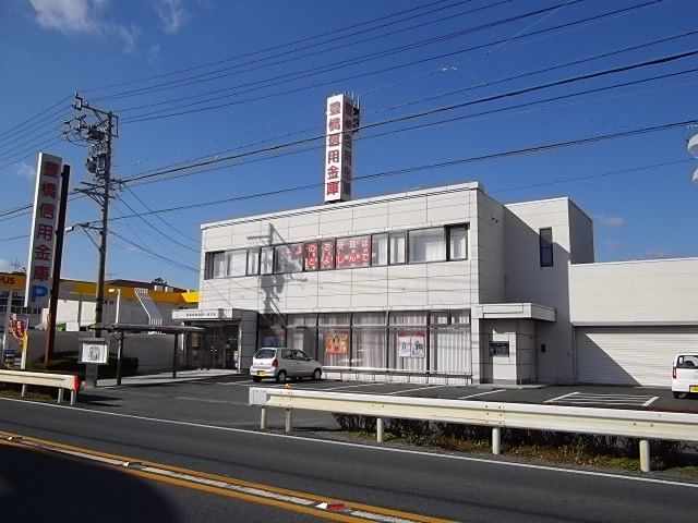 Bank. Toyohashishin'yokinko Ichinomiya 739m to the branch (Bank)