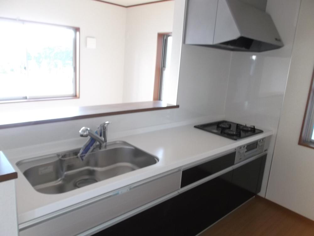 Kitchen.  ☆ Face-to-face kitchen ☆ Three-necked stove ☆ 