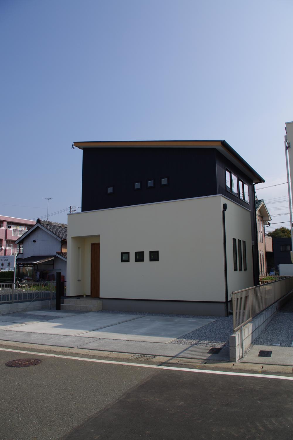 Local appearance photo. Local (11 May 2013) Shooting