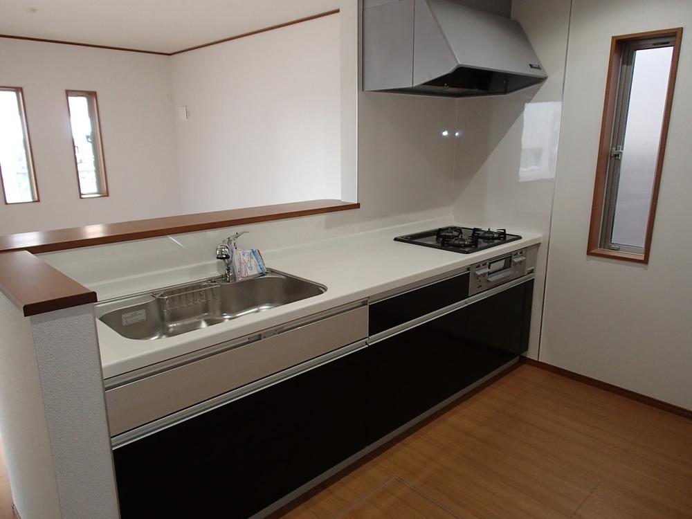 Kitchen.  ☆ Face-to-face kitchen ☆ Three-necked stove ☆ 
