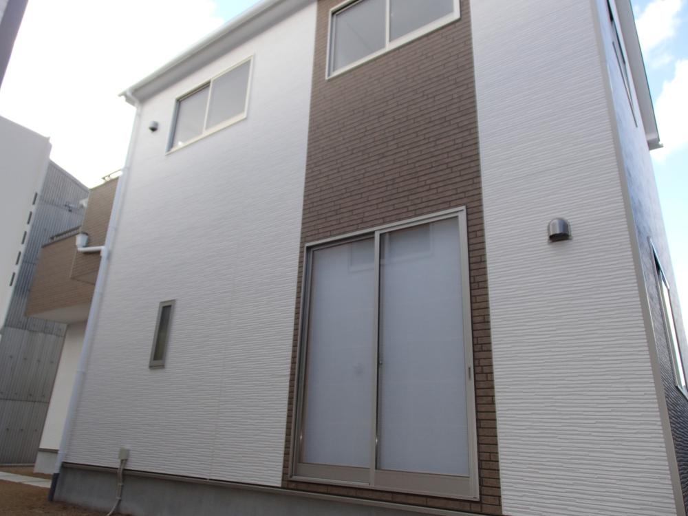 Local appearance photo. Local (12 May 2013) Shooting