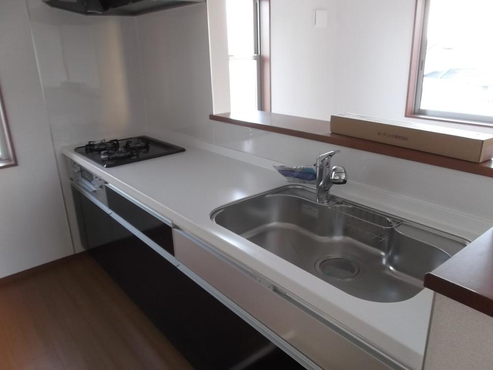 Kitchen.  ☆ Face-to-face kitchen ☆ Three-necked stove ☆ 