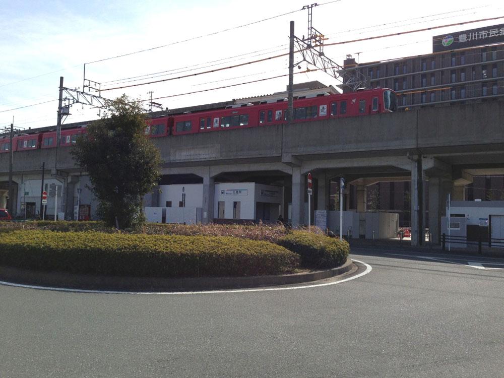 station. Meitetsu Toyokawasen "Hachiman" 200m to the station