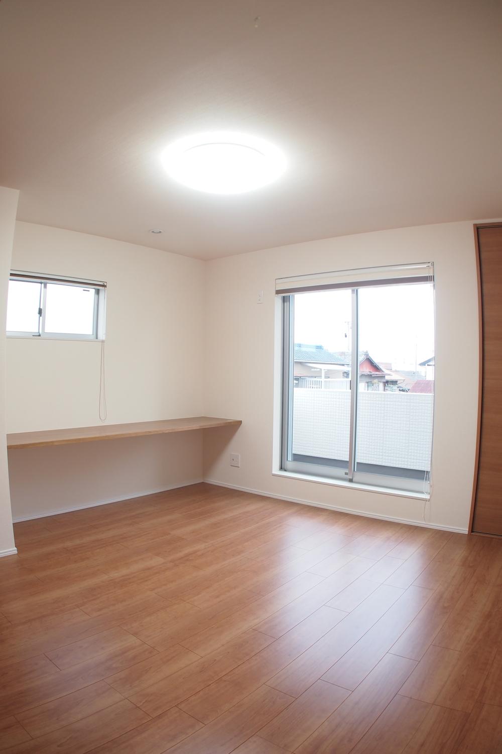 Other introspection. Equipped with a walk-in closet of a large capacity is the main bedroom