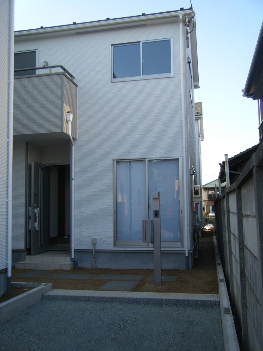 Local appearance photo.  ■  ■  □ Building 2 was completed □  ■  ■  □ Weekday ・ Your visit is possible at any time regardless of Saturdays, Sundays, and holidays □  ■  ■   ◆ Please tell us your desired date feel free to.  ◆ Time of your visit to, Also accepts mortgage counseling.  ◆ Surrounding properties also will guide you. 