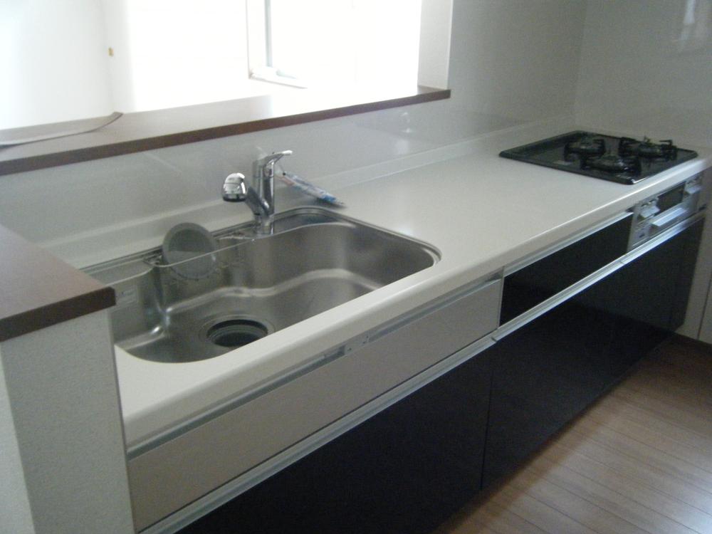 Kitchen.  ☆ Face-to-face kitchen ☆ Three-necked stove ☆ 