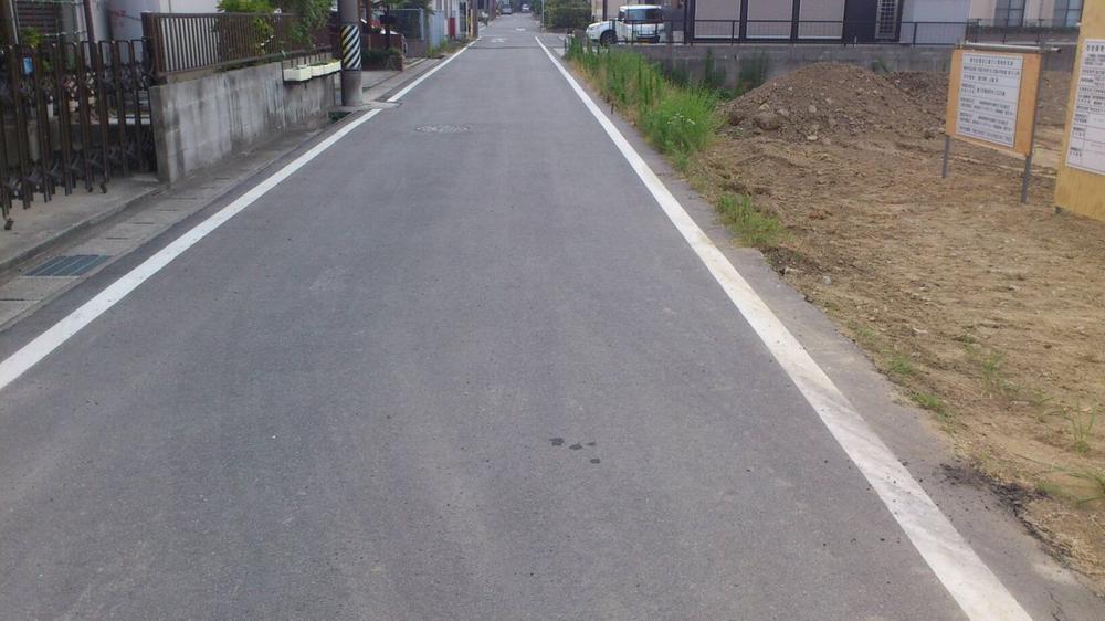 Local photos, including front road. Local (11 May 2013) Shooting