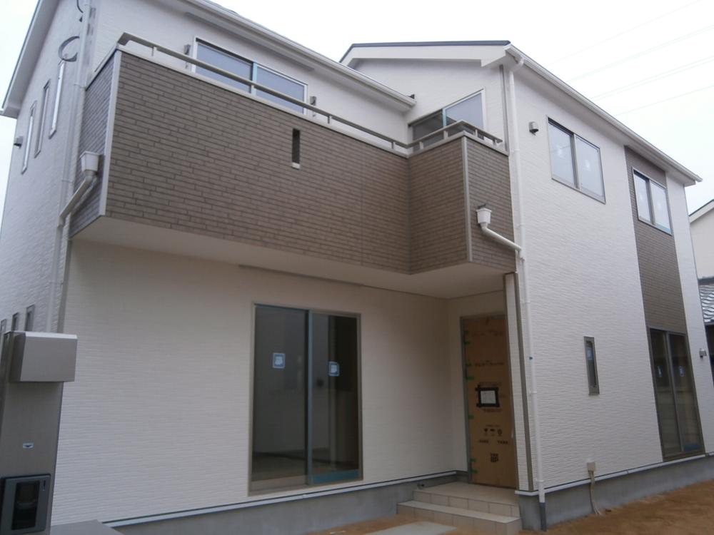 Local appearance photo. Local (12 May 2013) Shooting