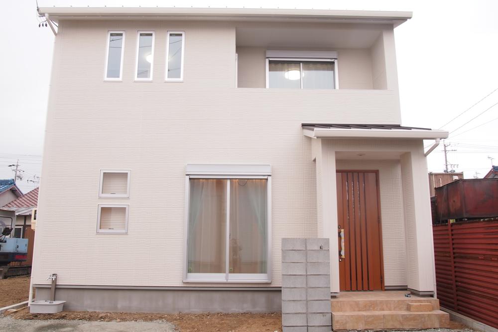 Local appearance photo. Simple modern