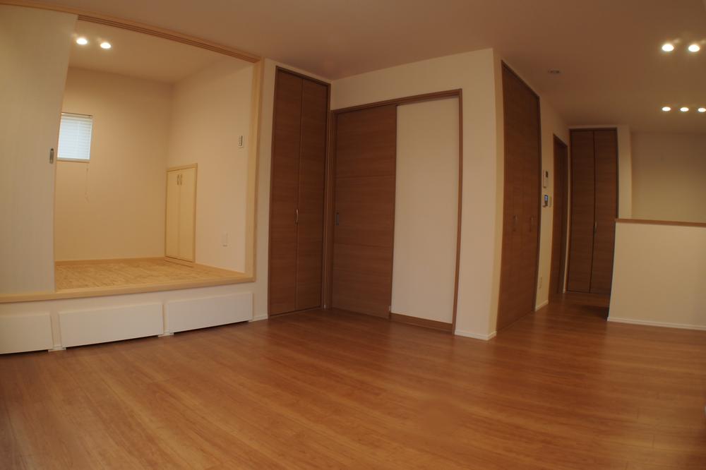 Living. It is used as a storage under the 40 centimeter Japanese-style room, which was raised