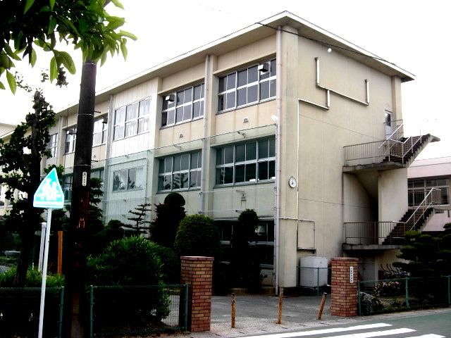 Junior high school. Municipal Kozakai until junior high school (junior high school) 1800m