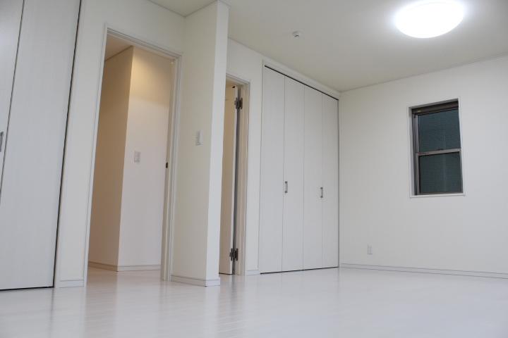 Non-living room. It will be Western-style. 