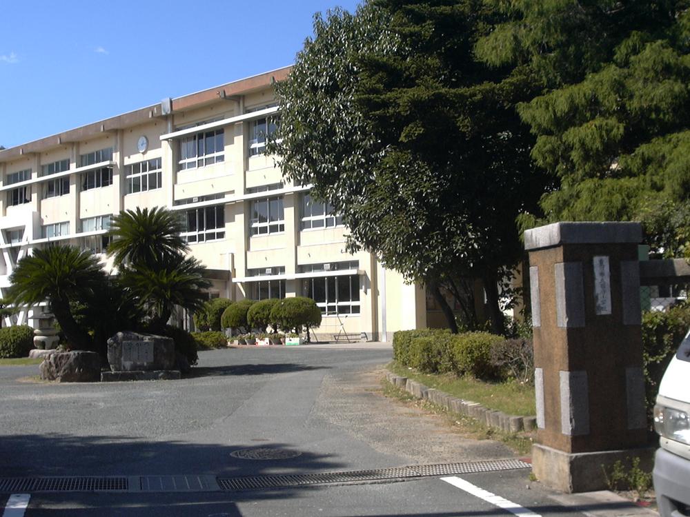 Primary school. Kokubu until elementary school 1860m
