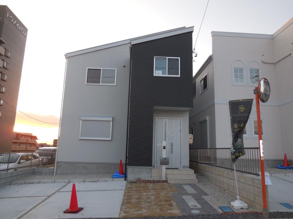 Local appearance photo. Simple modern appearance