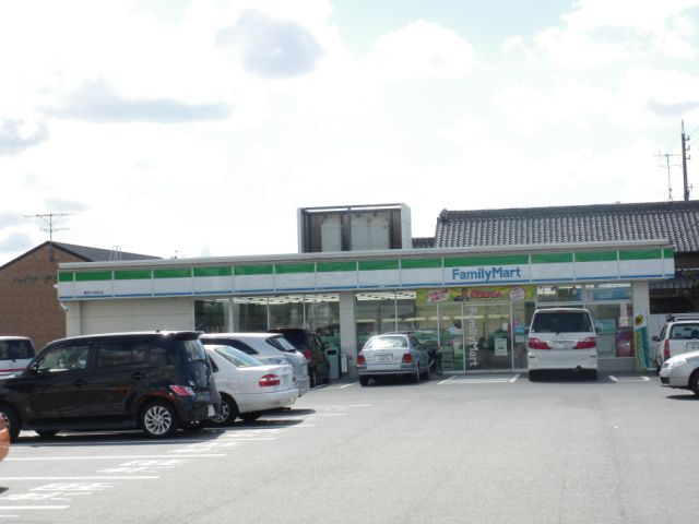 Convenience store. 250m to Family Mart (convenience store)