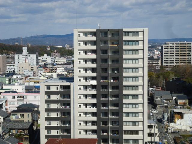 Hill photo. Building appearance [south] site (January 2014) Shooting