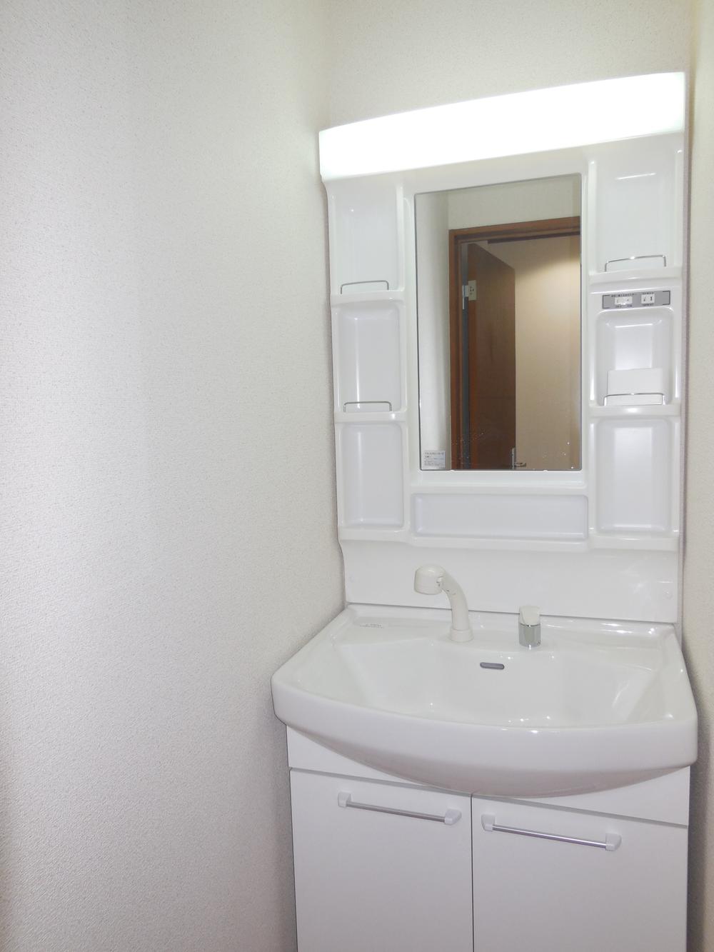 Wash basin, toilet. Indoor (12 May 2013) Shooting