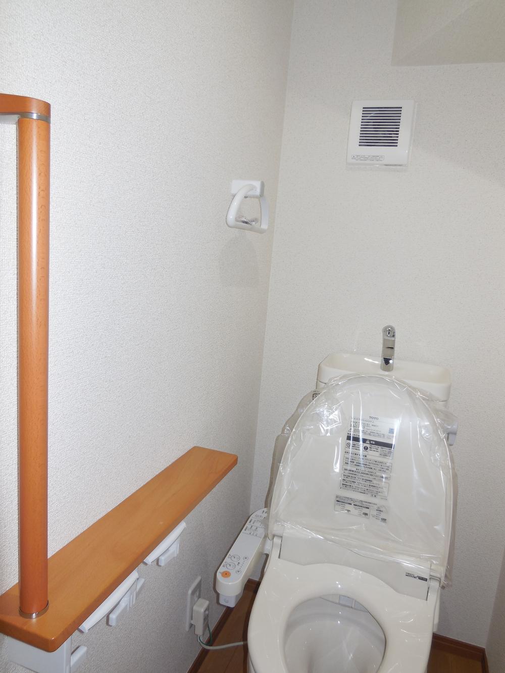 Toilet. Indoor (12 May 2013) Shooting