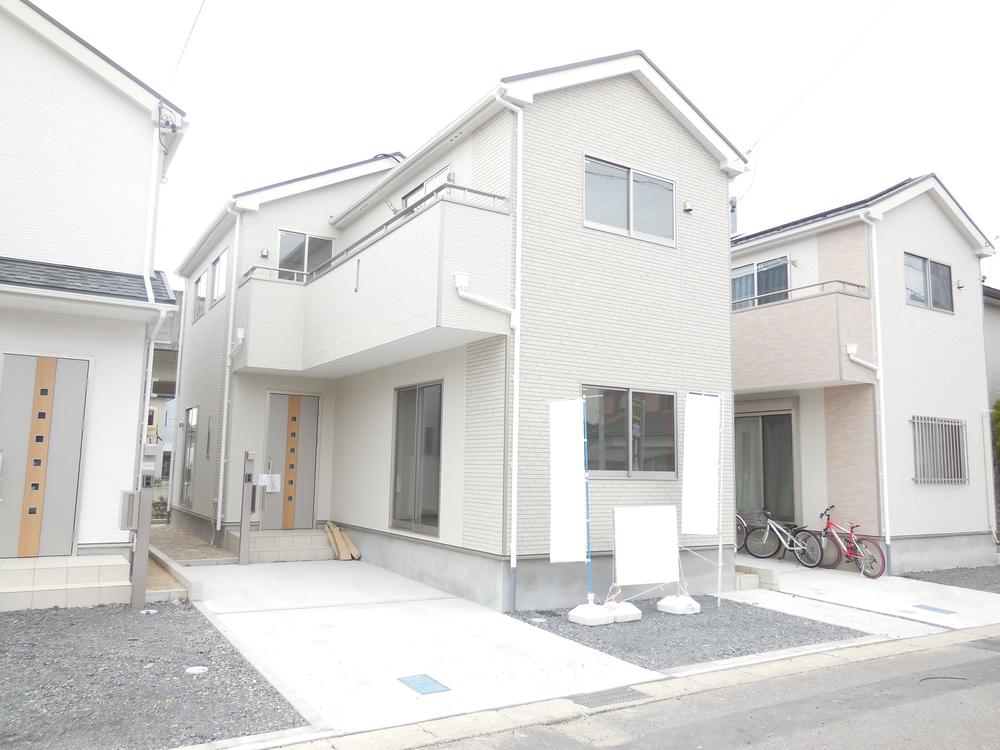 Local appearance photo. Local (12 May 2013) Shooting