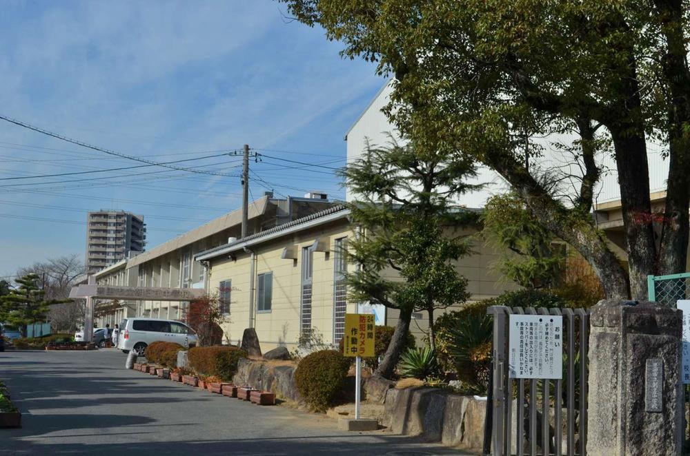 Junior high school. 1285m until the Toyota Municipal Asahigaoka junior high school