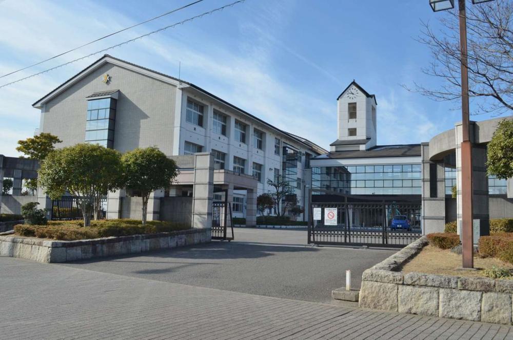 Primary school. 682m until the Toyota Municipal Dojiyama Elementary School