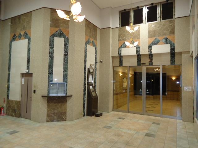lobby. Please refer to the spacious entrance hall of the two-tier atrium.