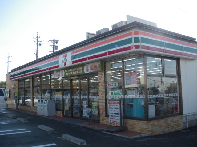 Convenience store. 260m to Seven-Eleven (convenience store)